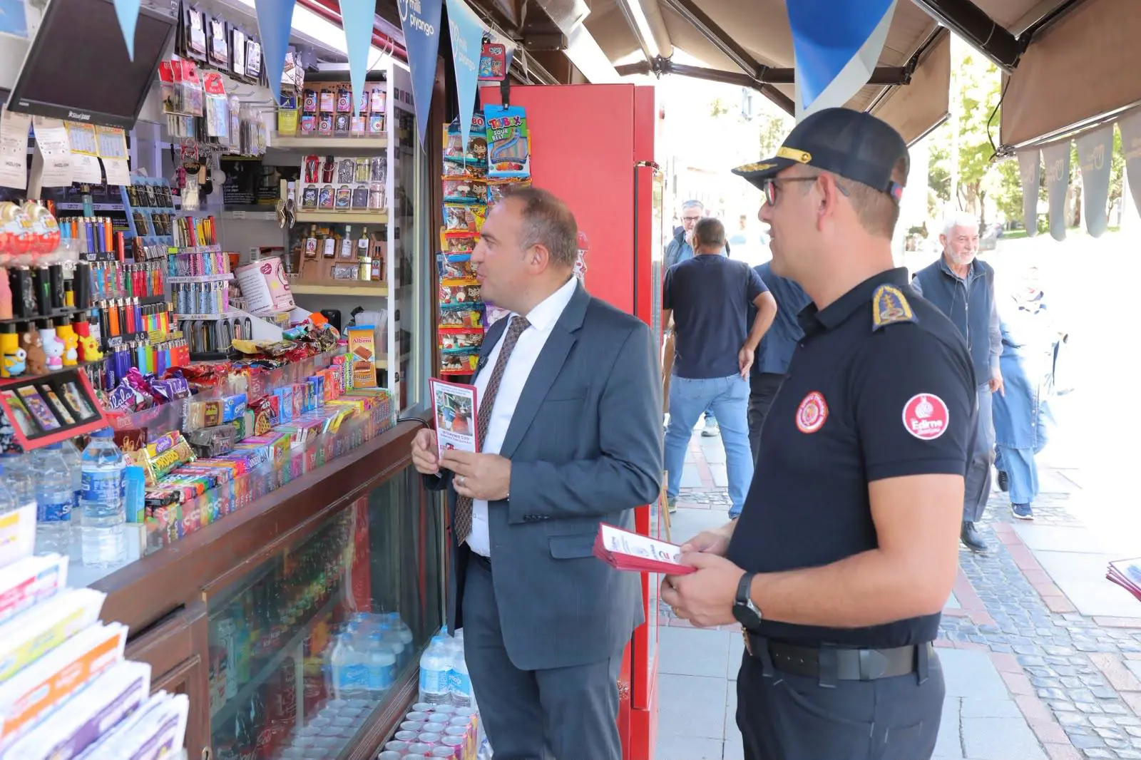 EDİRNE İTFAİYESİNDEN İTFAİYE HAFTASI’NDA ESNAFA YANGIN GÜVENLİĞİ BİLGİLENDİRMESİ galeri görseli